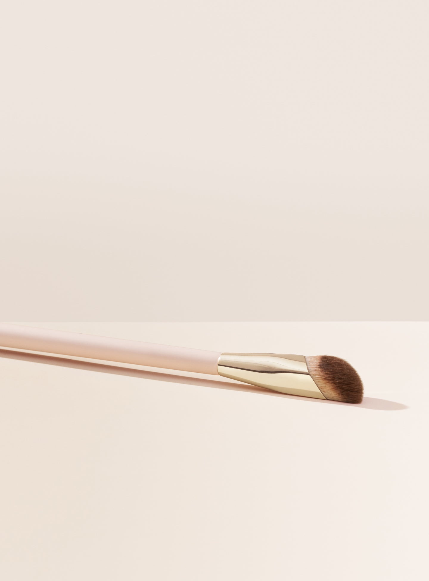 Liquid Touch Concealer Brush - Image 2
